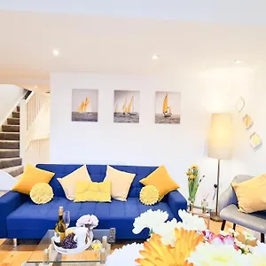 Modern 4 Bedroom Flat Near Station Apartment