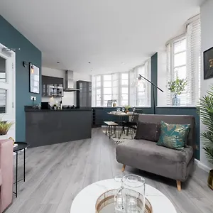 Bright & Spacious City Centre Apartment - 1-Bed Apartment